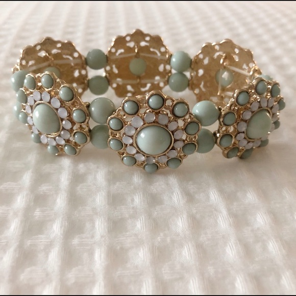 Gold Green Bracelet - Picture 2 of 6